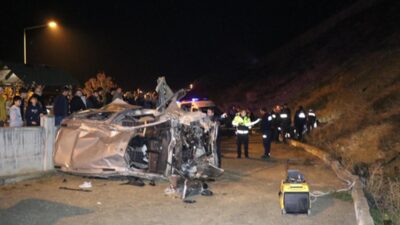 Erzurum'un Oltu ilçesinde sürücüsünün direksiyon hakimiyetini kaybettiği hafif ticari araç,