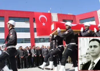 Komiser halı sahada kalp krizinden hayatını kaybetti