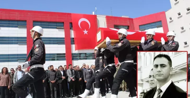 Komiser halı sahada kalp krizinden hayatını kaybetti