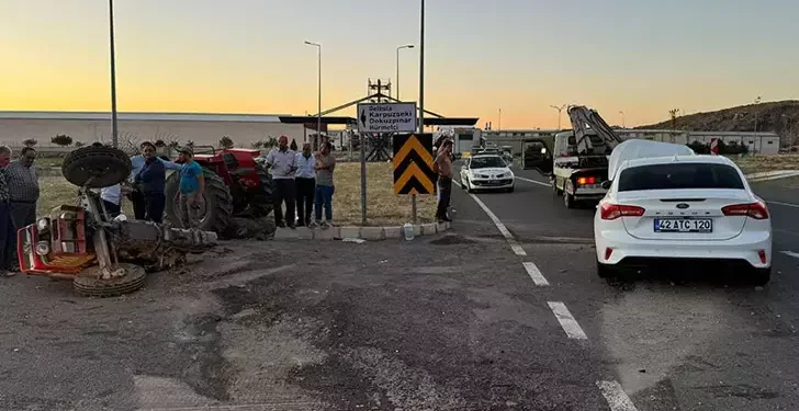 Otomobille çarpışan traktör ikiye bölündü
