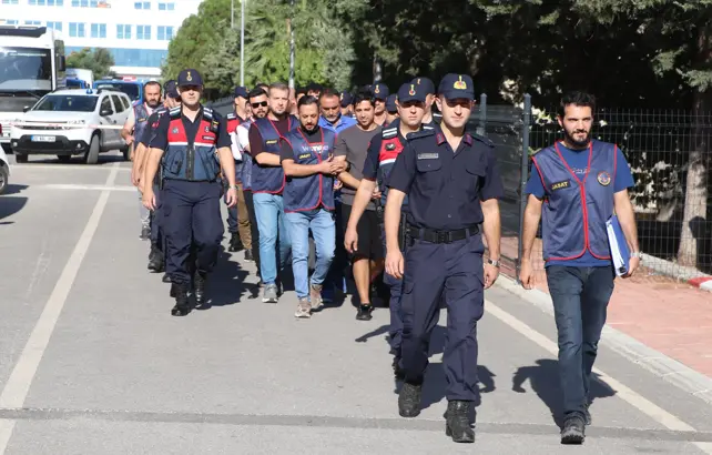 Denizli'nin Merkezefendi ilçesinde 2 kişiyi farklı zamanlarda silah zoruyla kaçırıp,