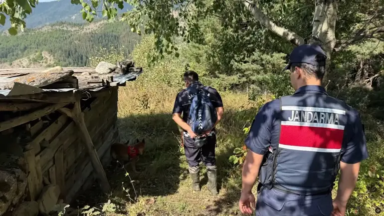 30 yıllık sır perdesini jandarma aydınlattı İçişleri Bakanı Mustafa Çiftçi, Artvin'in Şavşat ilçesinde 30 yıldır kendisinden