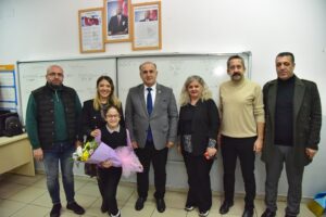 Küçük Şengül okulda seçim sözünü yerine getirdi