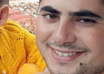 Bekçi devrilen traktörün altında can verdi