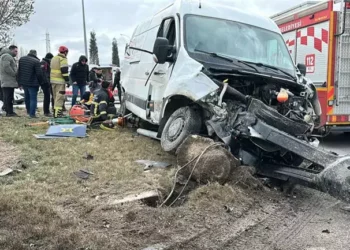 TIR’ın çarptığı minibüsün sürücüsü öldü