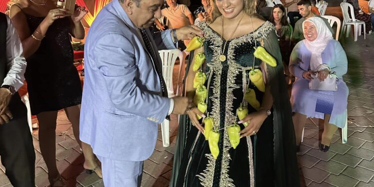 Davetiye karpuz olunca, gelinin takısı da biber oldu
