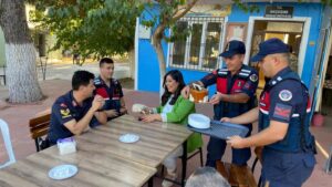 İncirliova Jandarma’dan kadın muhtara anlamlı kutlama