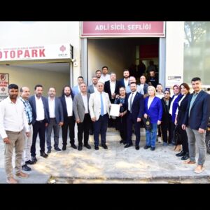 AK Parti'de Yüzbaşıoğlu ve yönetimi, mazbata aldı