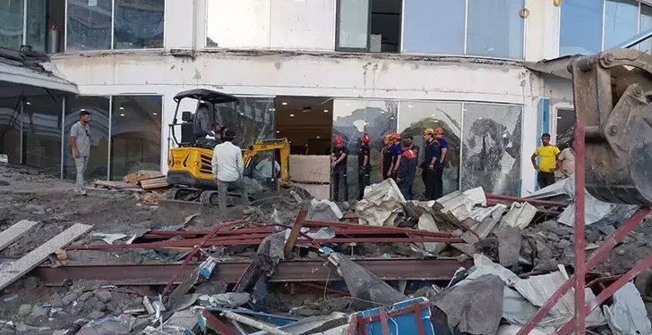 5 yıldızlı otel inşaatında teras çöktü