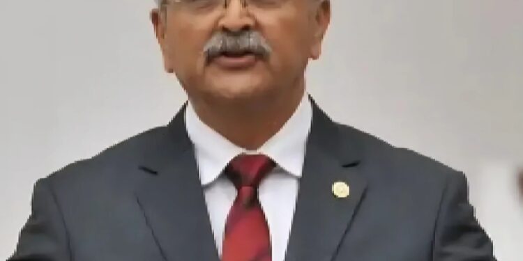 TÜLOF Başkanı ve eski CHP Milletvekili Demir, kazada yaralandı