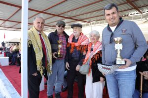 İncirliova Deve Güreşi renkli görüntülere sahne oldu