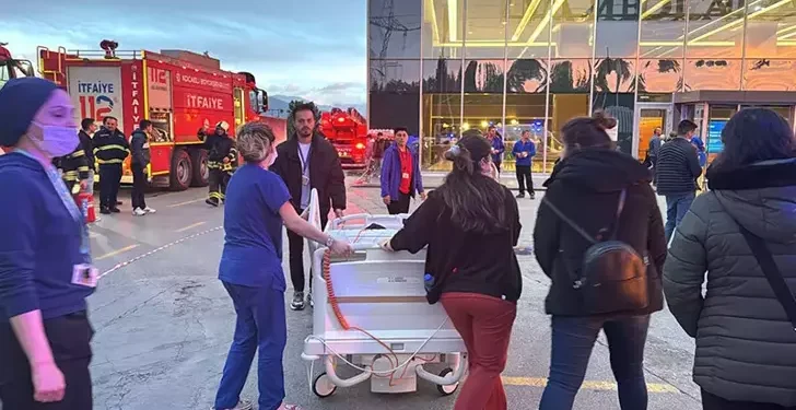 Hastanenin bodrum katında yangın çıktı