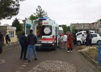 Okulda biber gazı kapsülü patladı, 25 öğrenci hastanelik oldu