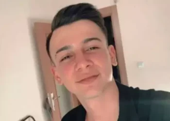 Bariyere çarpan motosikletteki 2 arkadaş öldü