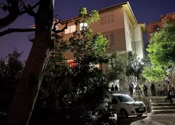 Yakınlarının haber alamadığı çift, evlerinde ölü bulundu