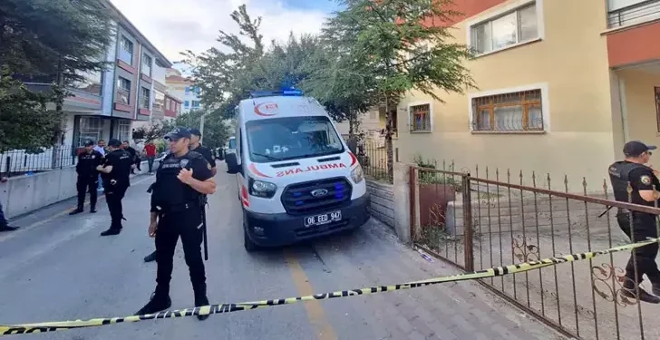 Eşini ve evde birlikte yakaladığı kişiyi öldürüp, intihar etti