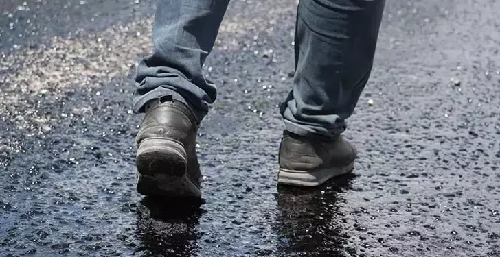 40 derece sıcakta asfalt eridi