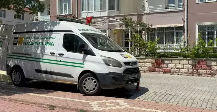 İki kız kardeş, 4 saat arayla ölü bulundu
