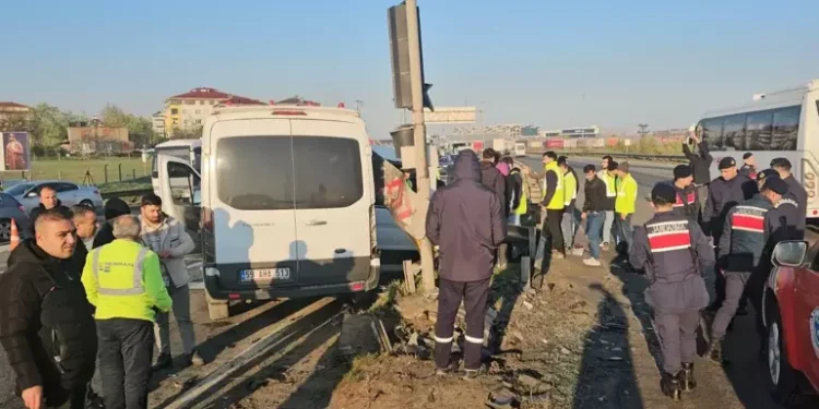 İşçi servis minibüsleri çarpıştı: 18 yaralı