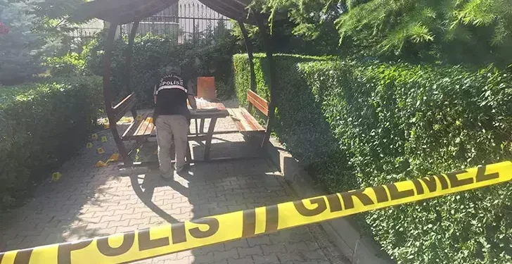 Eşini ve kızını öldürüp, intihara kalkıştı