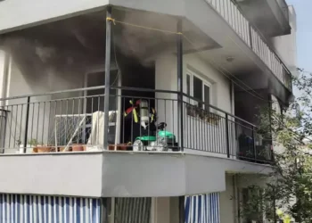 Yangında dumandan etkilenen anne-kız hastaneye kaldırıldı