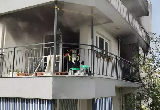 Yangında dumandan etkilenen anne-kız hastaneye kaldırıldı