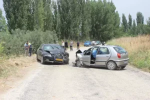 Manisa‘nın Salihli ilçesinde iki otomobilin çarpıştığı kazada Sabri Akşen (78)
