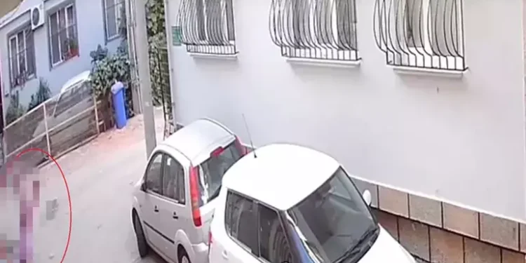 Bayram temizliği yaparken pencereden düşen kadın öldü