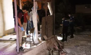 Denizli‘nin Pamukkale ilçesinde Şeref Ç. (47), 5 yıl önce boşandığı