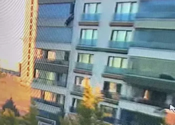 Cam silerken 7'nci kattan düşen kadın öldü