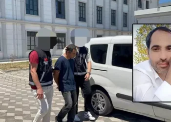 Eşini ve akrabasını vurdu