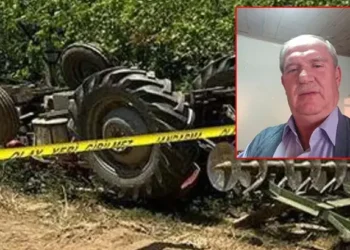 Devrilen traktörün altında kaldı