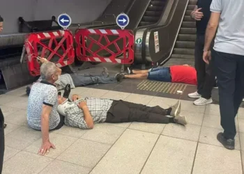 Yürüyen merdiven arızalandı 11 yaralı