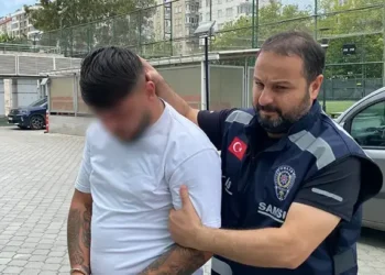 Sosyal medyadan tartıştığı husumetlisini pompalı tüfekle vurdu