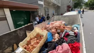 Avcılar’da, çevreden ağır koku geldiği yönünde yapılan ihbar üzerine verilen