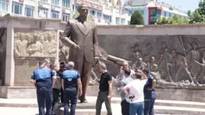 Kayseri‘de Atatürk Anıtı’na balta ile zarar veren Yaşar Kılıçkaya (59)