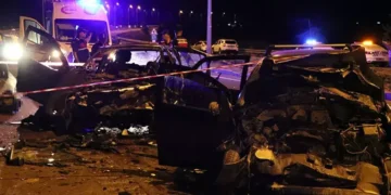 İki otomobil çarpıştı anne ve baba hayatını kaybetti