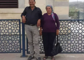 Devrilen traktör karı kocayı hayattan kopardı