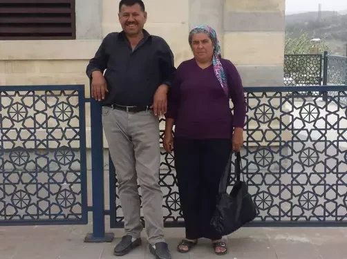 Devrilen traktör karı kocayı hayattan kopardı