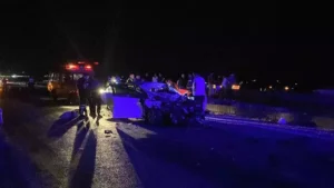 Otomobil TIR’a çarptı: 3 kişi hayatını kaybetti