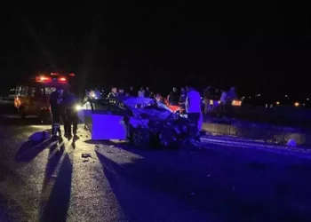 Otomobil TIR’a çarptı: 3 kişi hayatını kaybetti