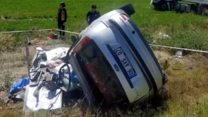 TIR'la çarpışan otomobildeki 3 kişilik aile yok oldu