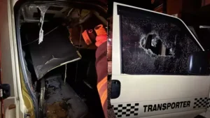 Kendisini gezdirmeyen arkadaşının kamyonetini yaktı