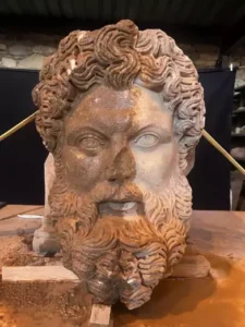 Aydın Aphrodisias'ta Zeus'a ait mermer baş bulundu