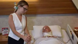 İzmir‘de, ağzının içinde oluşan yaralar nedeniyle sağlık kuruluşuna başvuran Osman