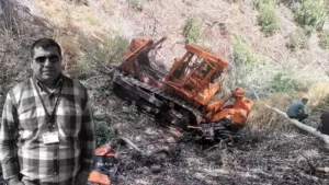 Operatör devrilen dozerin altında kaldı