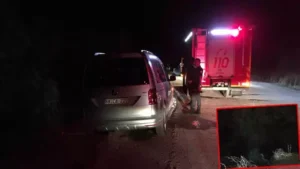 Araç uçurumda asılı kaldı