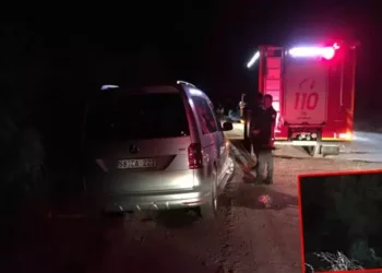 Araç uçurumda asılı kaldı