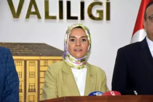 AİLE ve Sosyal Hizmetler Bakanı Mahinur Özdemir Göktaş, Eskişehir‘de evinde