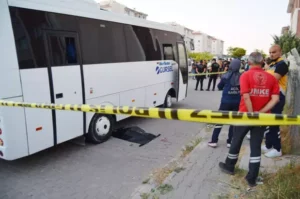 Midibüsün çarptığı anneanne- torun hayatını kaybetti